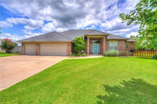 900 Baffy Ct, Edmond, OK 73025-1832