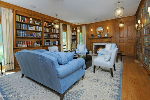 41 Baldwin Farms, Greenwich CT  06831-3306 exterior