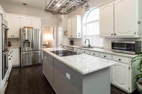 1802 Dew Vly Dr, Carrollton TX 75010-2008 exterior