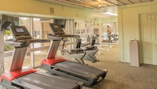 66 Montre Sq, Atlanta GA  30327-4043 exterior