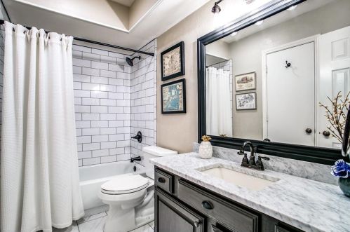 2008 Toulon Ln, Carrollton TX 75007-2204 exterior