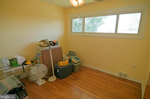 92 Lakedale Dr, Trenton NJ 08648-4421 exterior