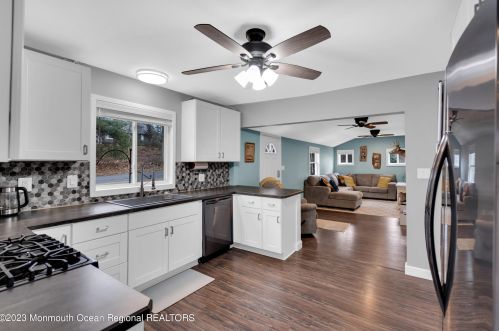 18 Francis Mills Rd, East Freehold NJ  07728-7944 exterior