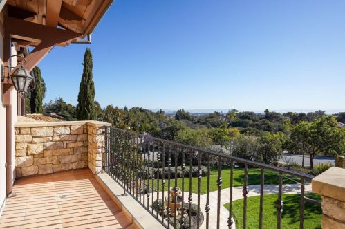 28 Mountain Wood Ln, Burlingame, CA 94010-7456