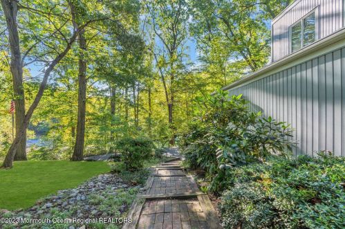 10 Lefferts Ct, Middletown NJ  07748-3031 exterior