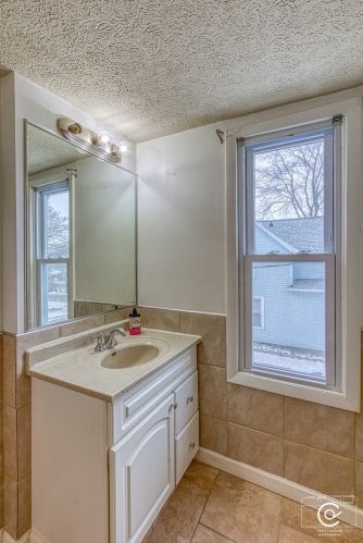 404 Charles St, Sycamore IL  60178-2144 exterior