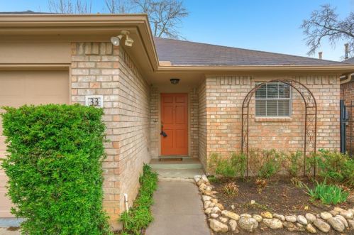 33 Silver Creek Dr, Conroe, TX 77301-1034