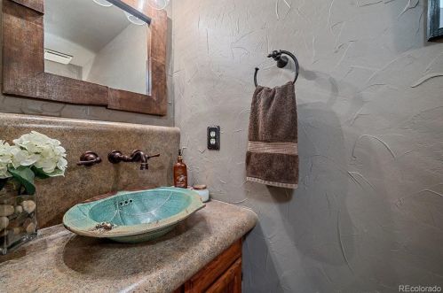 6163 Mineral Dr, Englewood CO 80112-3306 exterior