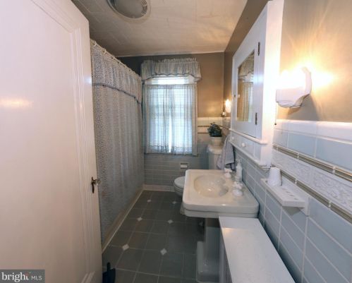 25 Roosevelt Blvd, Lancaster PA  17601-4039 exterior