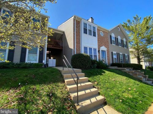 7714 Lexton Pl, Springfield, VA 22152-3831