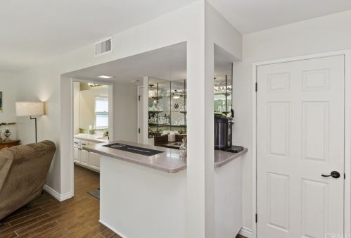 6718 Rycroft Dr, Riverside CA  92506-5315 exterior