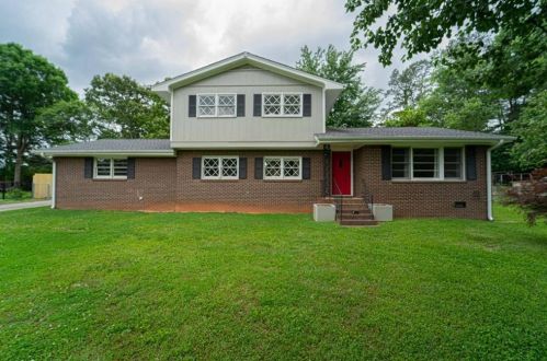 493 Briggs Cir, Lilburn, GA 30047-6305