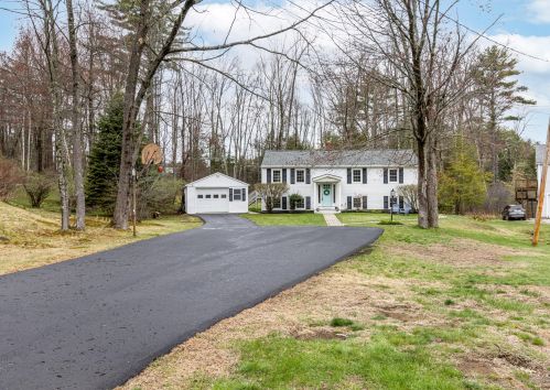 57 Woods Circle Rd, Yarmouth, ME 04096-8111