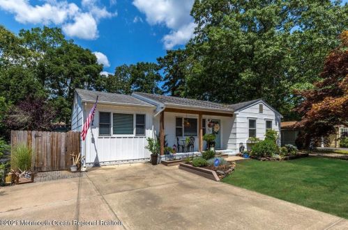 218 Nautilus Blvd, Lacey, NJ 08731-1804