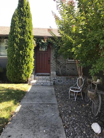 2648 Aldersgate Rd, Medford, OR 97504-5109