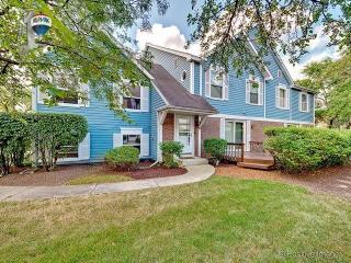 2791 Wayfaring Ln, Lisle, IL 60532-3270