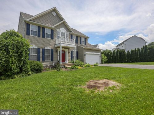 300 Spyglass Hill Dr, Charles Town, WV 25414-3988