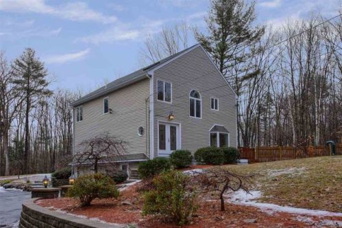 16 Shannon Rd, Hampstead, NH 03841-2154
