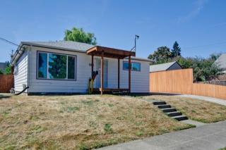 5216 Fessenden St, Portland, OR 97203-2706