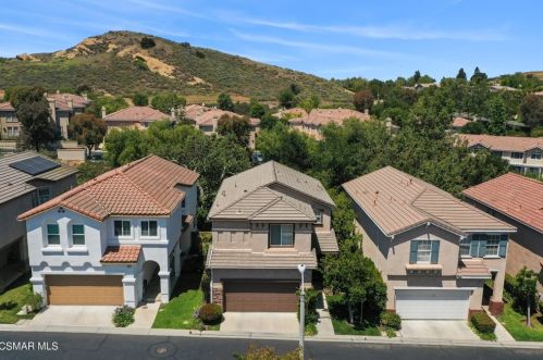 541 Yarrow Dr, Simi Valley, CA 93065-7353