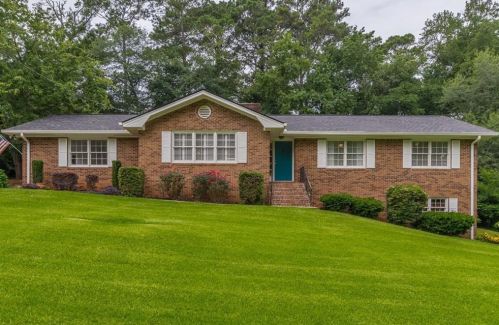 1274 White Oak St, Conyers, GA 30013-1640