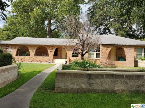 388 Guadalupe River Dr, Seguin TX  78155-7018 exterior