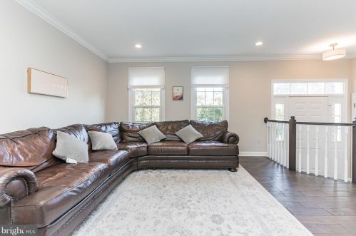 6866 Mclean Province Cir, Falls Church, VA 22043-1668
