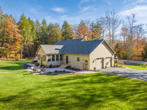 61 Autumn Ridge Rd, Cumberland, ME 04021-3243