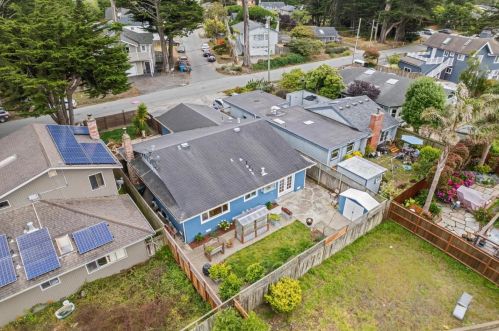 531 Cypress Ave, Moss Beach, CA 94038-9624
