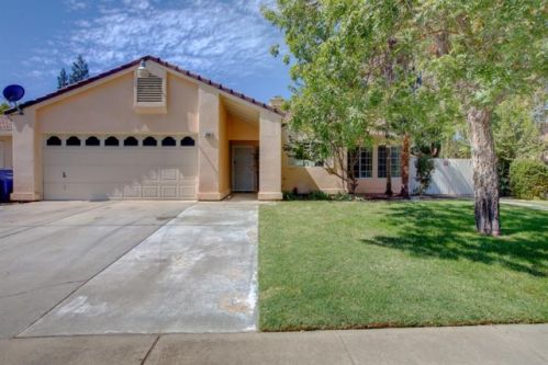 1081 Carrousel Ct, Turlock, CA 95380-6900
