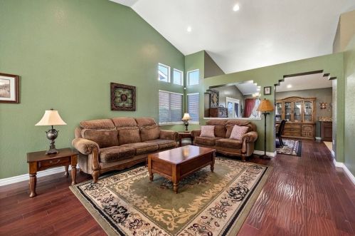 6675 Huntsman St, Riverside, CA 92509-5720