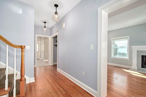 7 Richland Rd, Greenwich CT  06830-6012 exterior