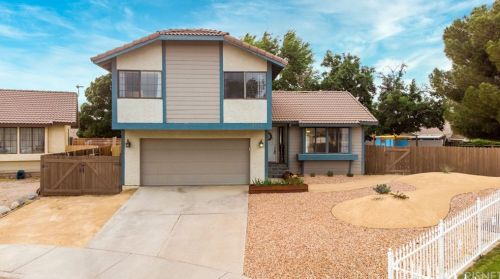 2717 La Mesa Ct, Lancaster, CA 93535-5817