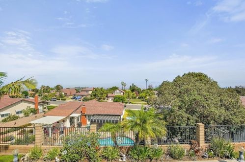 6880 Rycroft Dr, Riverside CA  92506-5317 exterior