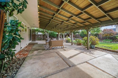 4566 Lincoln Dr, Concord CA  94521-1332 exterior