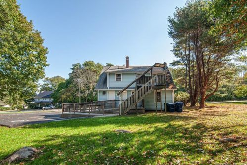 58 Norwich Rd, Quaker Hill CT  06375-1127 exterior