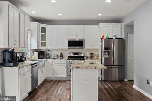 18823 Pier Trail Dr, Triangle VA  22172-2347 exterior