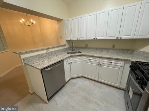 2203 Westcourt Ln, Herndon, VA 20170-6020