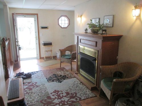 334 Shawnee Dr, Carol Stream IL  60188-1967 exterior