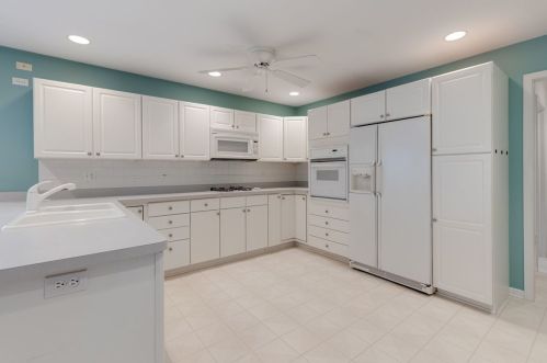 204 Julie Ln, Pingree Grove IL  60140-8379 exterior