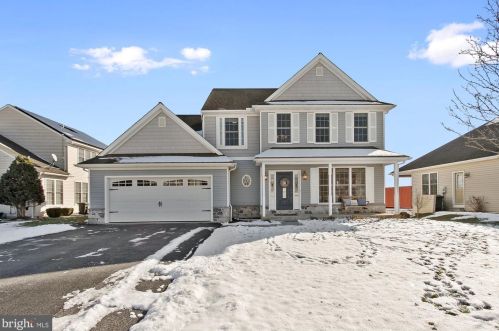 15 Andrew Dr, York, PA 17404-8641