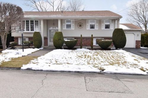 15 Wenscott Ln, Providence, RI 02904-3813