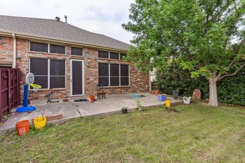 1428 Flowers Dr, Carrollton TX 75007-1479 exterior