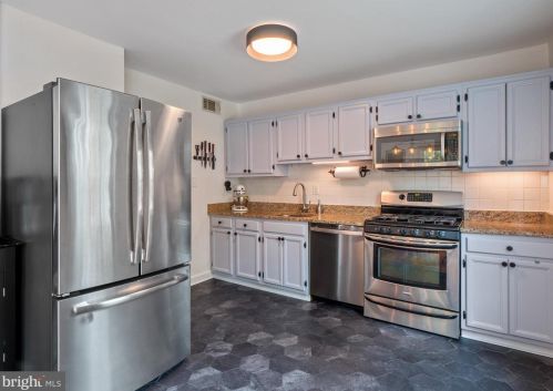 5458 Lighthouse Ln, Springfield, VA 22015-1934