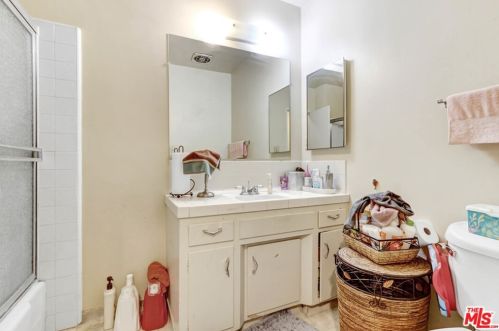 343 Riverdale Dr, Glendale CA  91204-4825 exterior