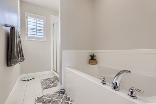 6544 Hvn Maple Dr, Taylorsville UT 84081-4162 exterior