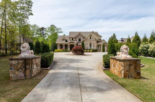 1375 Tree Ln, Lithonia, GA 30078-2018