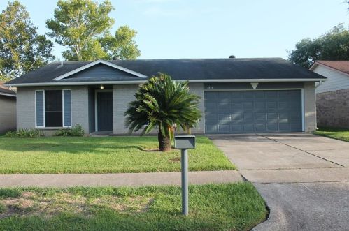 4933 Crestway Dr, Morgans Point, TX 77571-2831