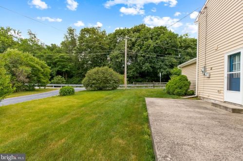 19 Sunset Ave, Ephrata PA  17522-2302 exterior
