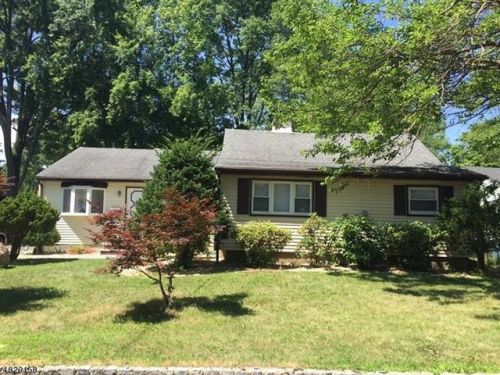 61 Atlantic Dr, Parsippany, NJ 07054-3532